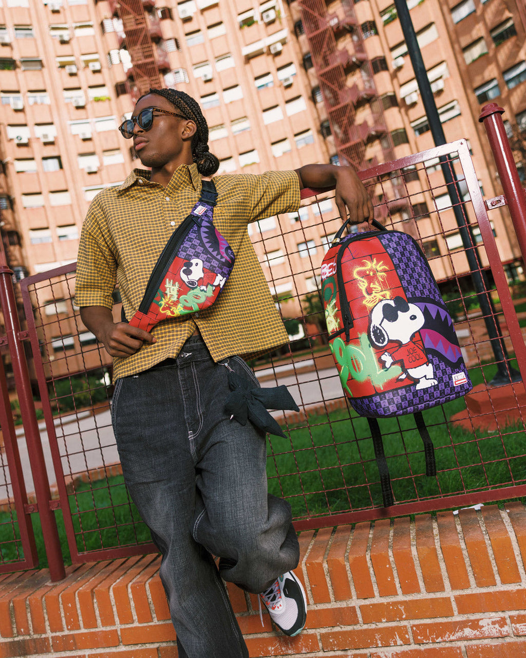 SNOOPY JOE COOL SAVVY CROSSBODY